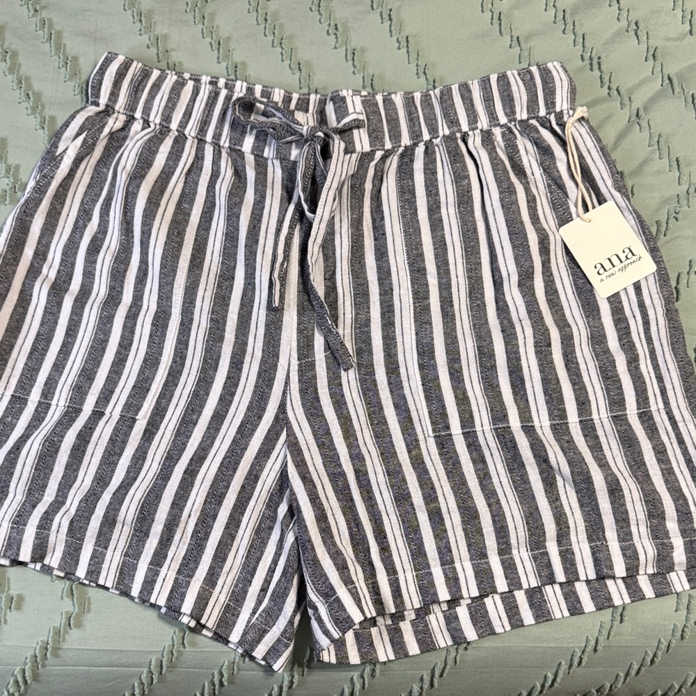 Women’s a.n.a. Linen blend shorts. New with tags size L.